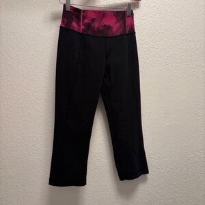 Lululemon cropped athletic Capri pants women’s size 2 black and pink workout